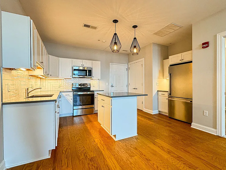 622 Main St — Photo 36
