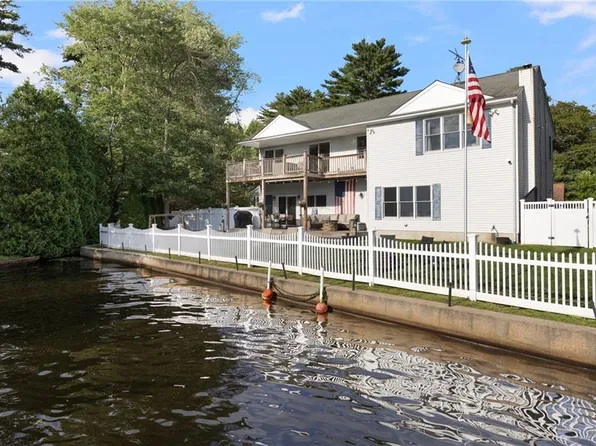 23 Indian Trl, Coventry, RI 02816