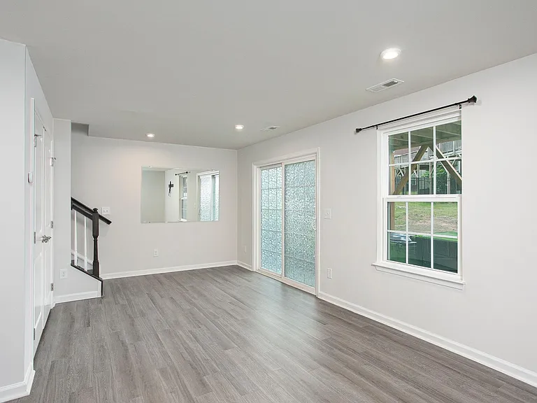 410 Cross Country Way — Photo 18