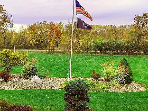 Golf Course-esque Front Yard