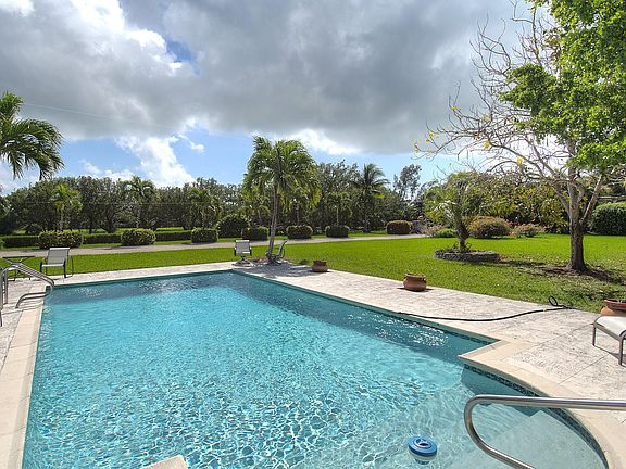 5th image of 17279 Oleander Ln