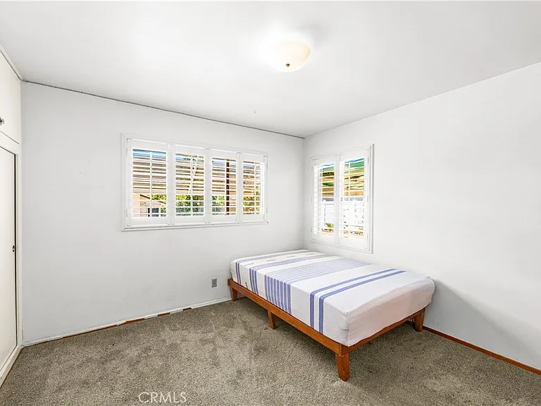 454 N Shattuck Pl — Photo 37