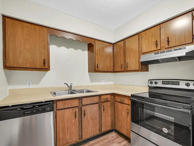 712 Arcadia Dr — Photo 14