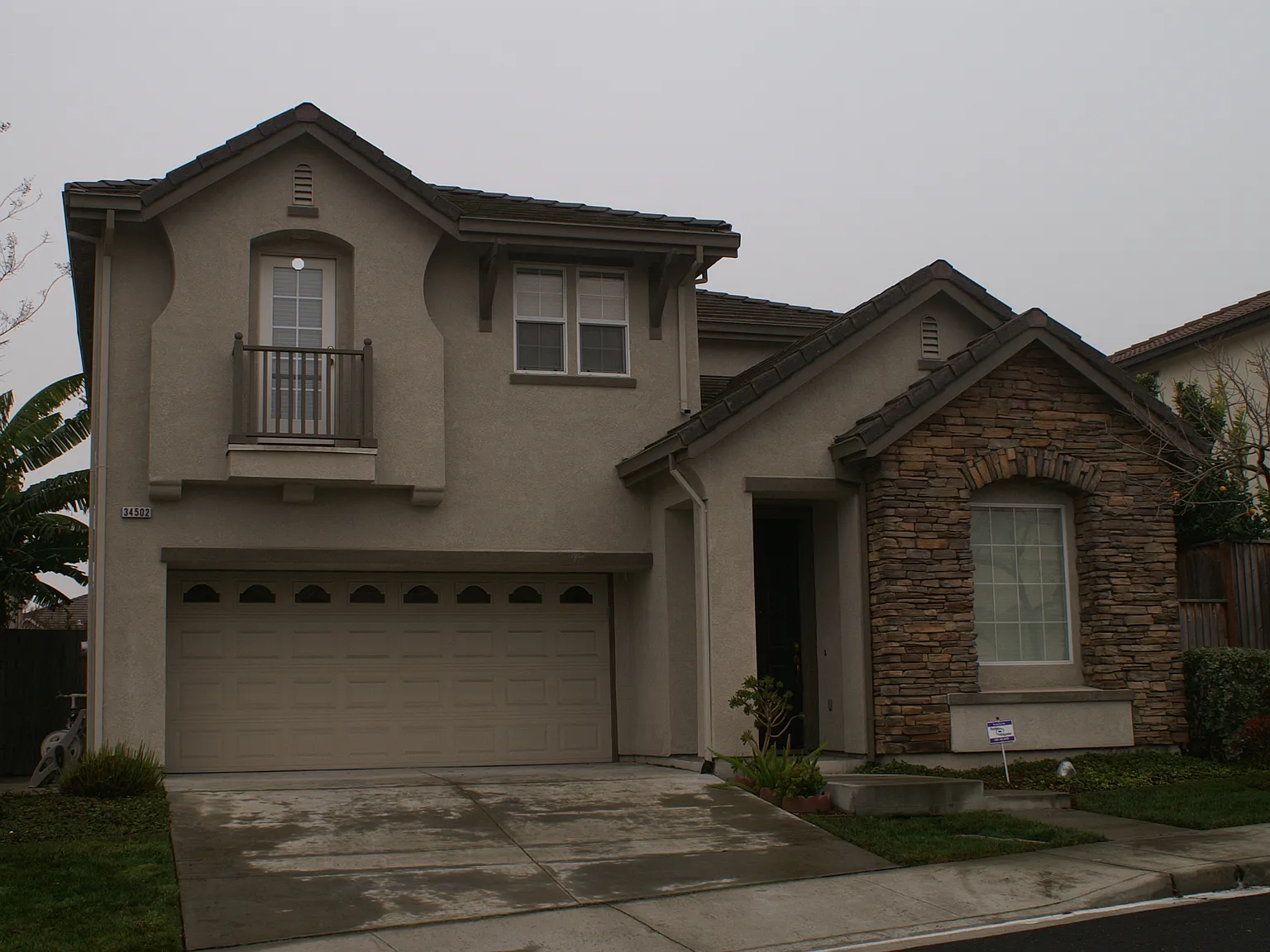 5 bed, 2516 sqft, $4,800 — Photo 2
