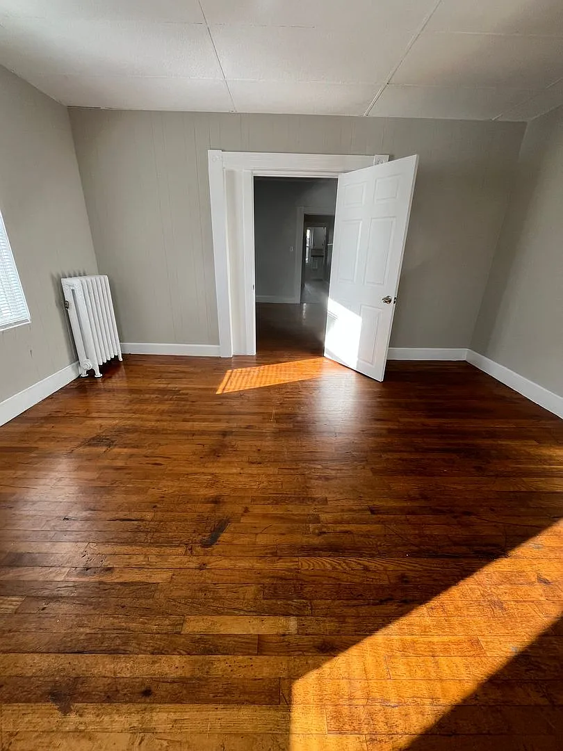36 Fisher St — Photo 2