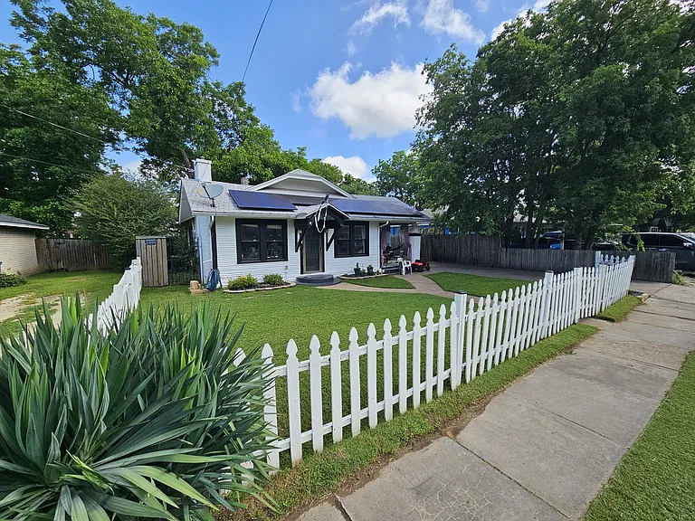 113 Claude Ave — Photo 1