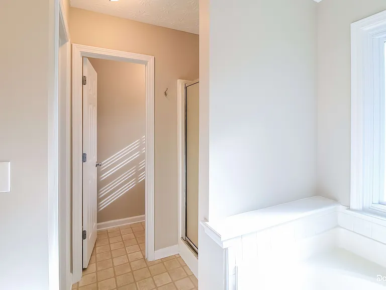 819 Winding Grove Ln — Photo 9