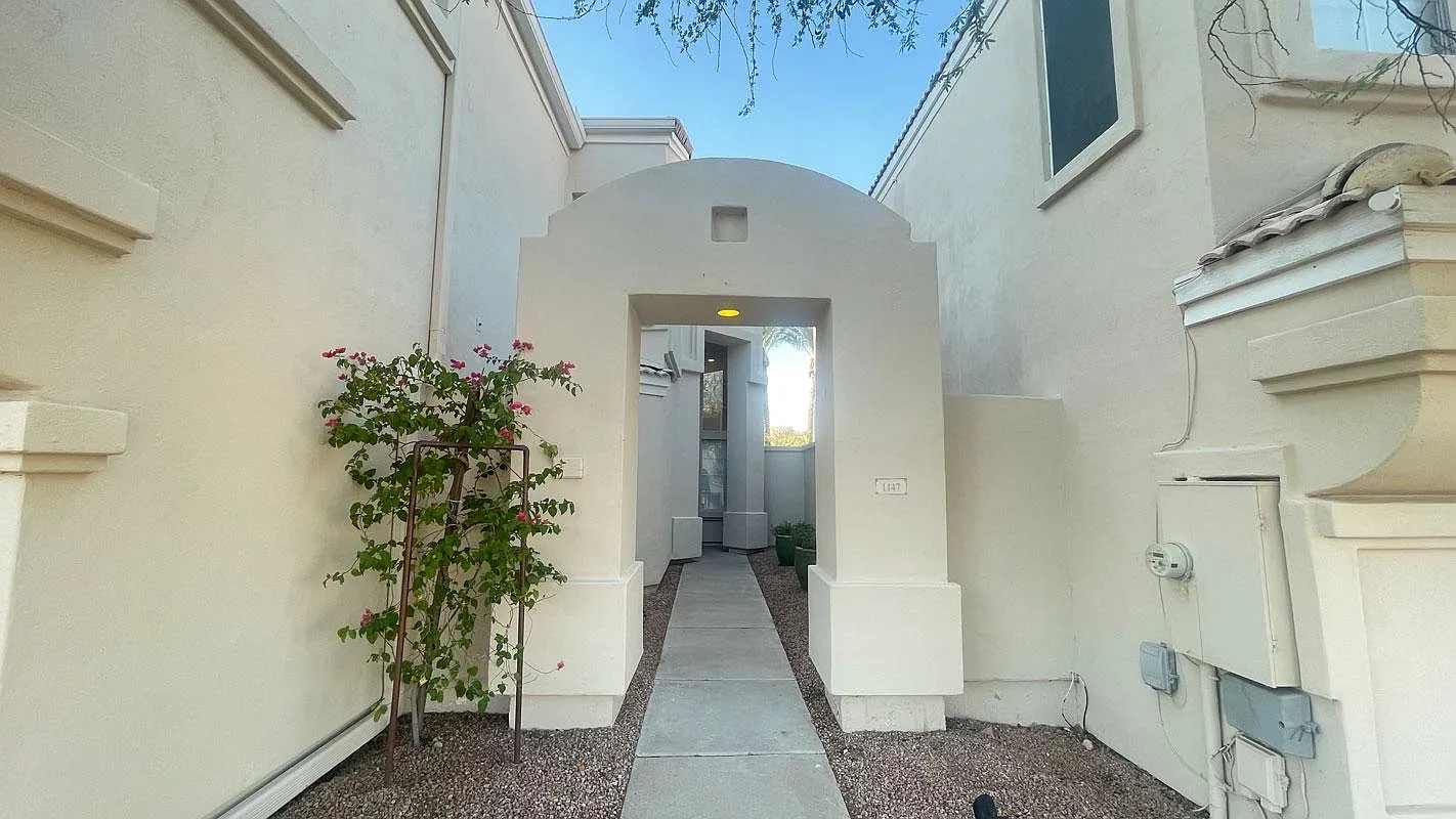 2 bed, 2.5 bath, 1559 sqft, $2,999 — Photo 3