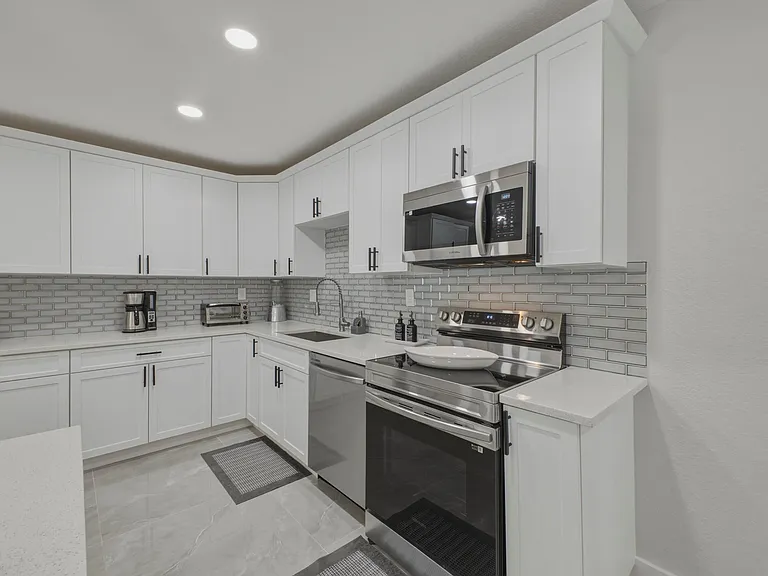632 Las Palmas Park — Photo 24
