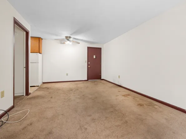 35 Deerfield Ct #R2, East Hartford, CT 06108