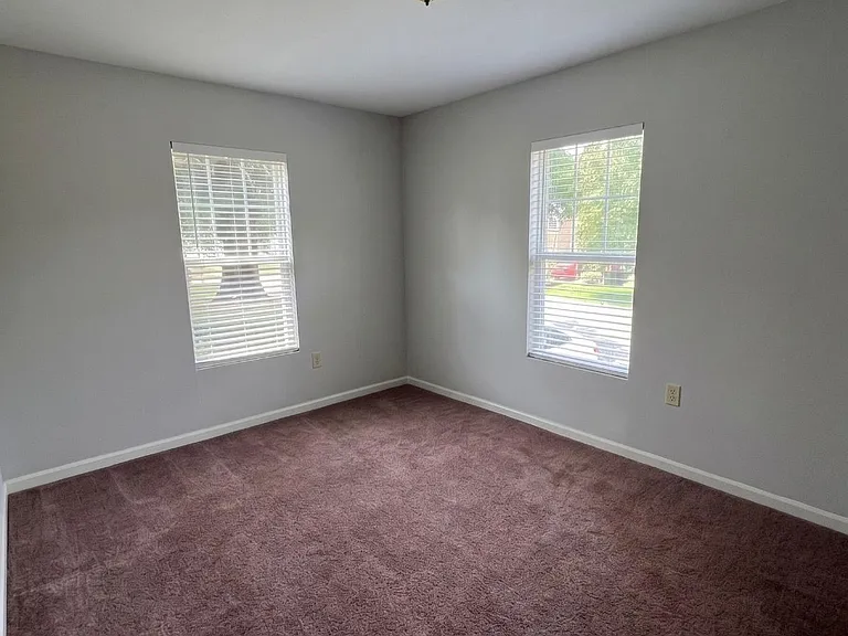 2121 S Park St — Photo 4