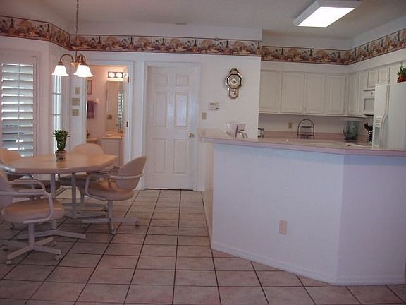 Kitchen/Breakfast Nook