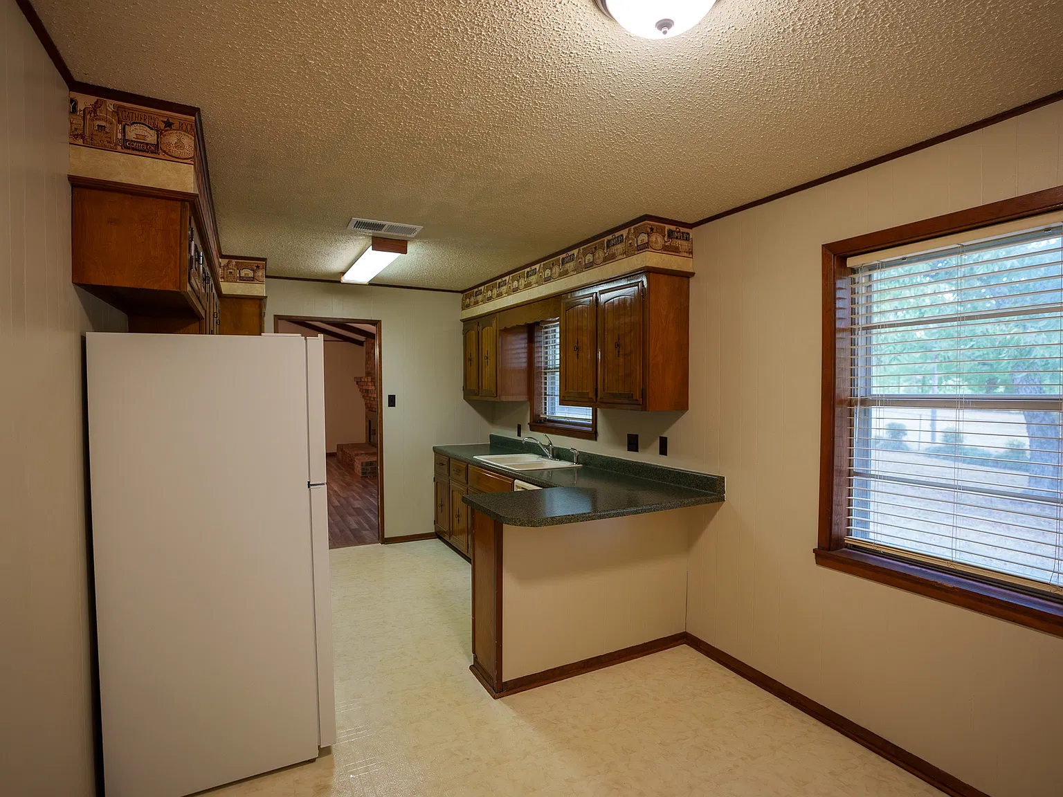 3 bed, 1420 sqft, $1,650 — Photo 4