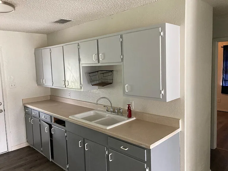 10914 Gates Ln — Photo 4