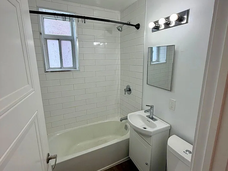 112 Saint Josephs Dr #101 — Photo 9