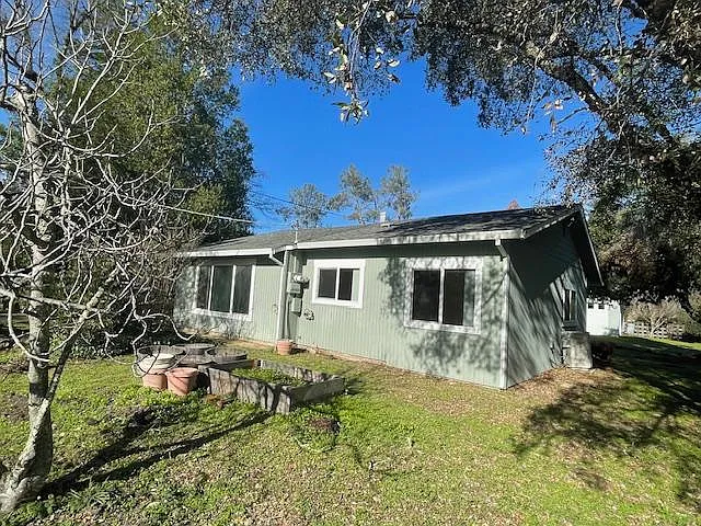 370 Sky Oaks Dr — Photo 3