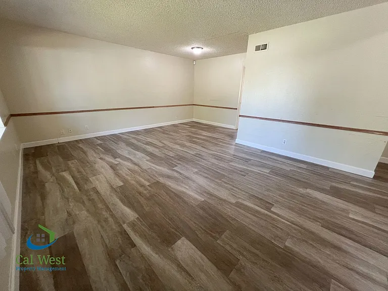 10600 E Estates Dr — Photo 4