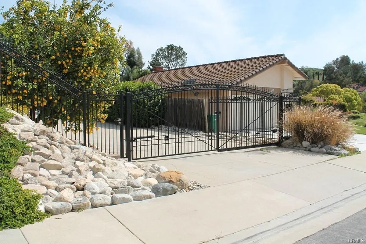 Building Photo - 21950 Birds Eye Dr