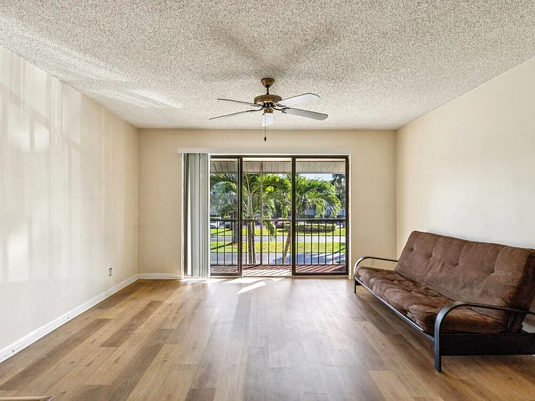 618 Sea Pine Way #A2 — Photo 3