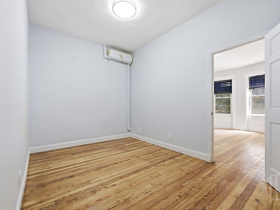 3rd image of 204 E 31st St #2
