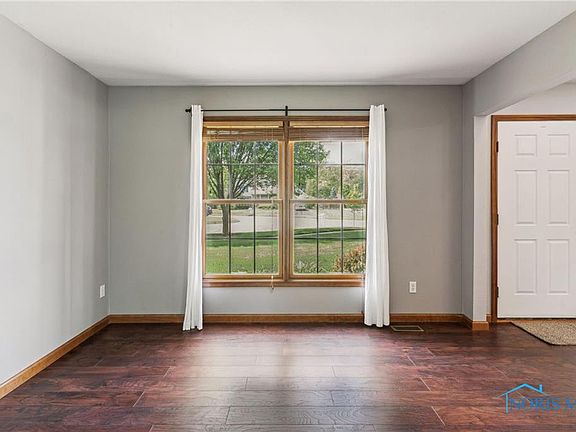 3rd image of 10645 Thais Ln