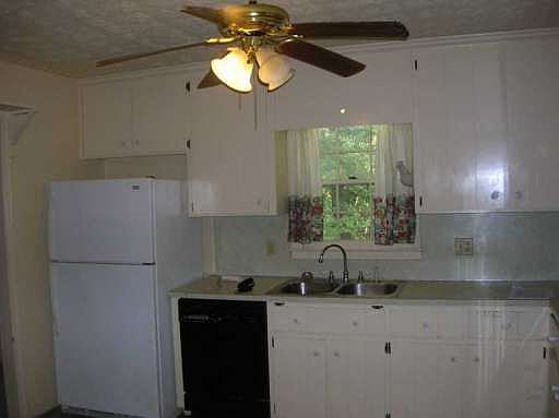 3rd image of 608 Stockwood Way