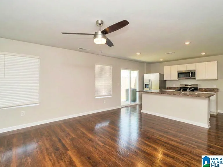 211 Driftwood Ln — Photo 5