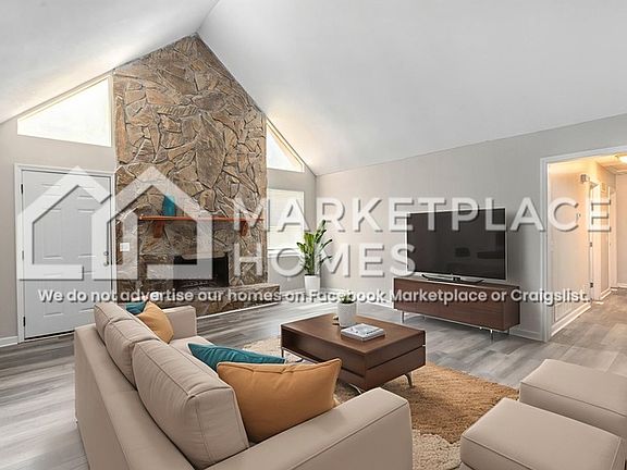 3rd image of 4901 Mockingbird Ln