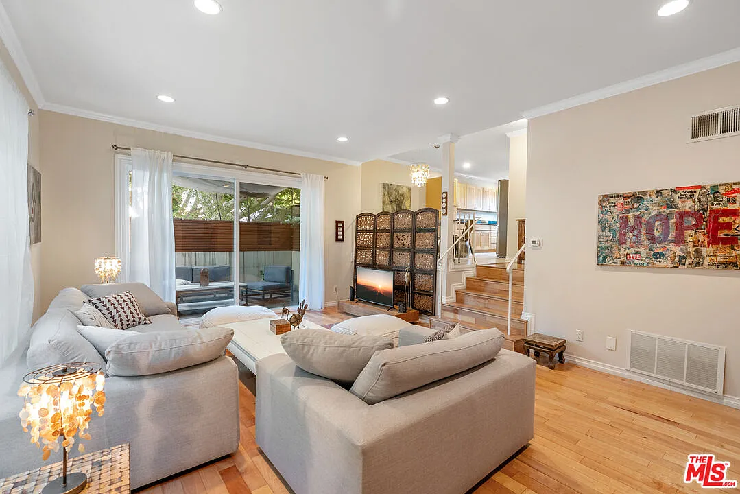 3 bed, 2.0 bath, 1600 sqft, $6,000 — Photo 3