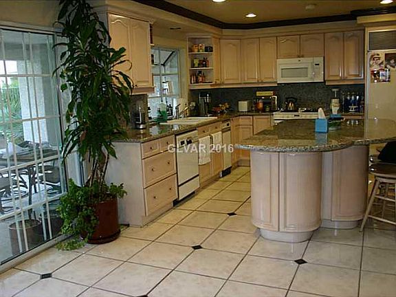 4th image of 3047 Bel Air Dr #0