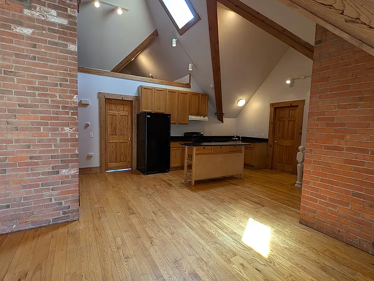 541 University Ave #5 — Photo 2
