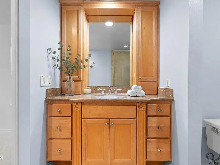 1830 Pelham Ave #301 — Photo 10