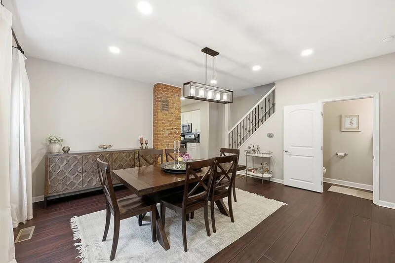 3 bed, 1.5 bath, 1512 sqft, $2,295 — Photo 4