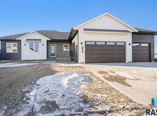 2415 N Alberta Trl, Trail Tea, SD 57064
