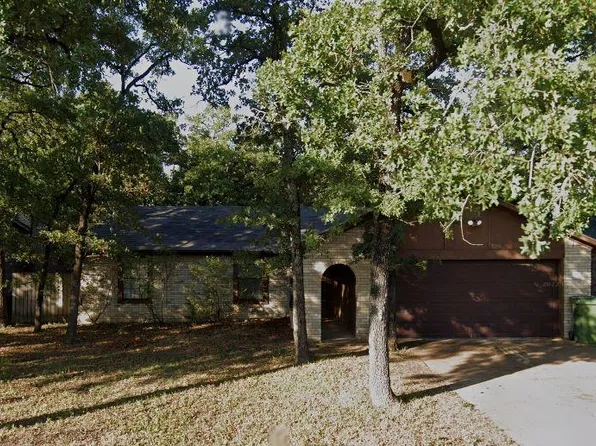 2910 Forestwood Dr, Bryan, TX 77801