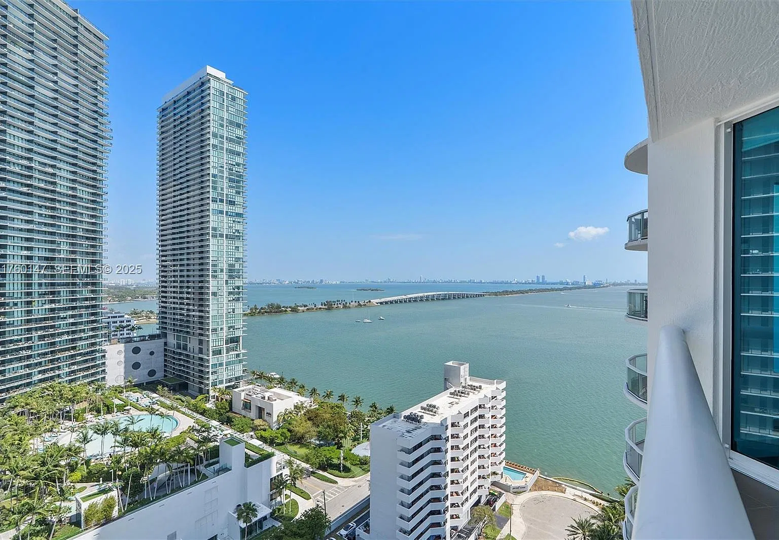 1 bed, 1.5 bath, 828 sqft, $3,100 — Photo 3