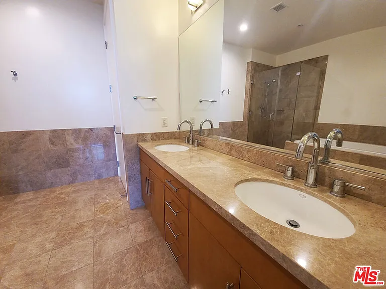 3223 W 6th St #602 — Photo 14