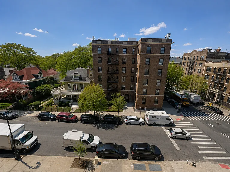 1902 Beverley Rd #5C — Photo 9