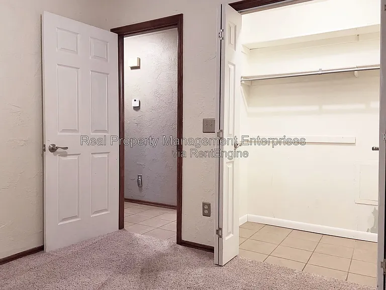204 W 10th St — Photo 34