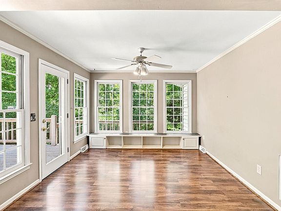 5th image of 205 Hillpine Dr
