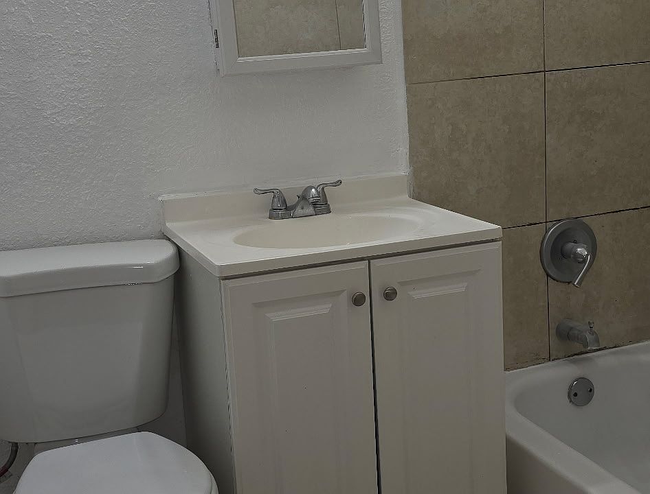 1st image of 935 Marseille Dr APT 5