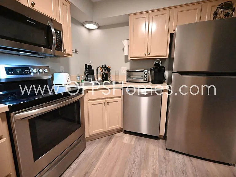 1755 Union Ave — Photo 10