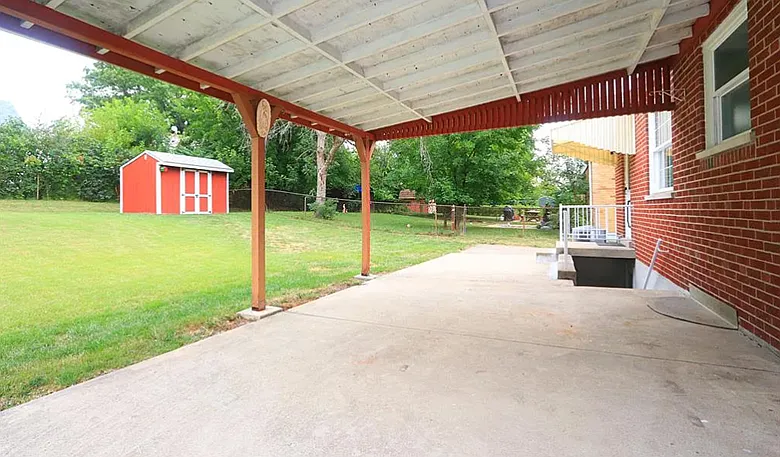 1614 Centerridge Ave — Photo 4