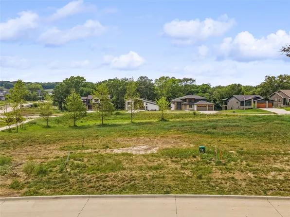 993 S 95th St, West Des Moines, IA 50266