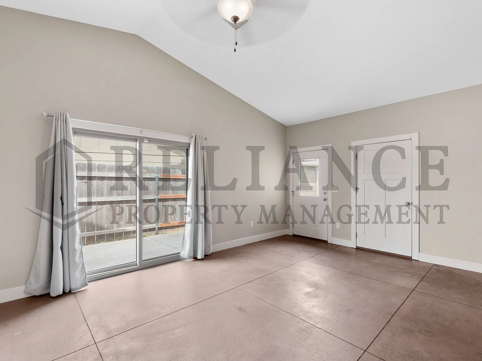 4809 North Hillside Court (OA300) - 1 — Photo 3
