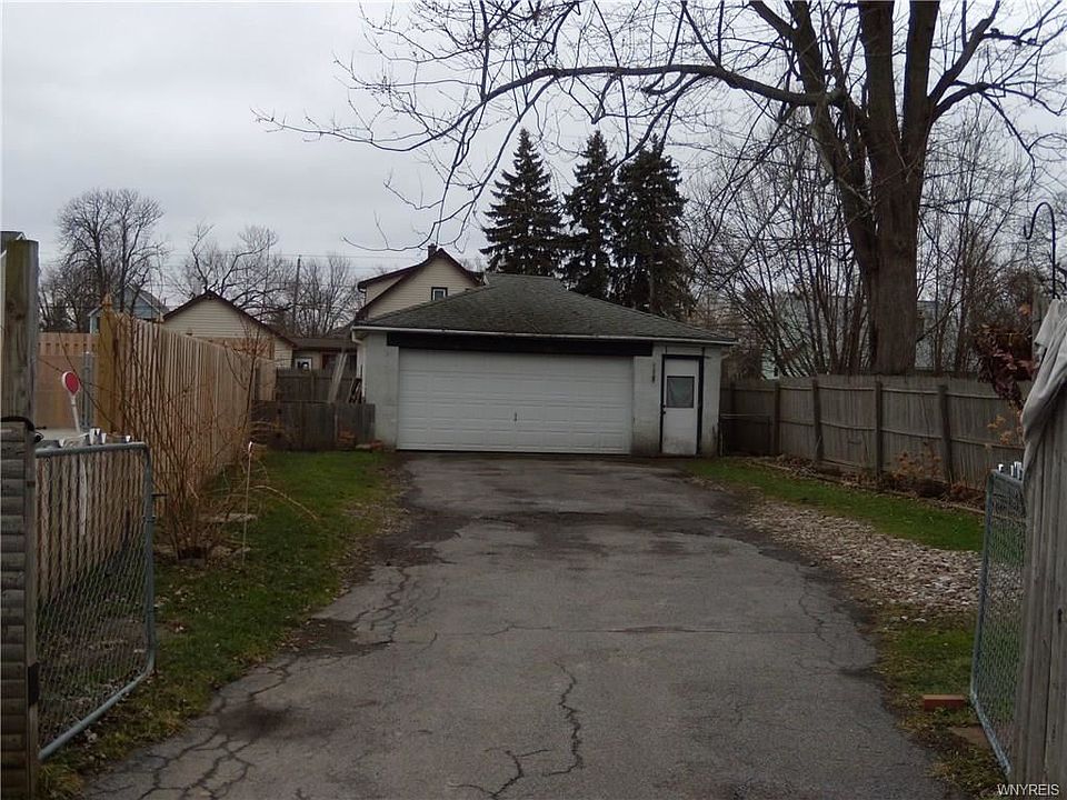 2nd image of 3589 Walden Ave