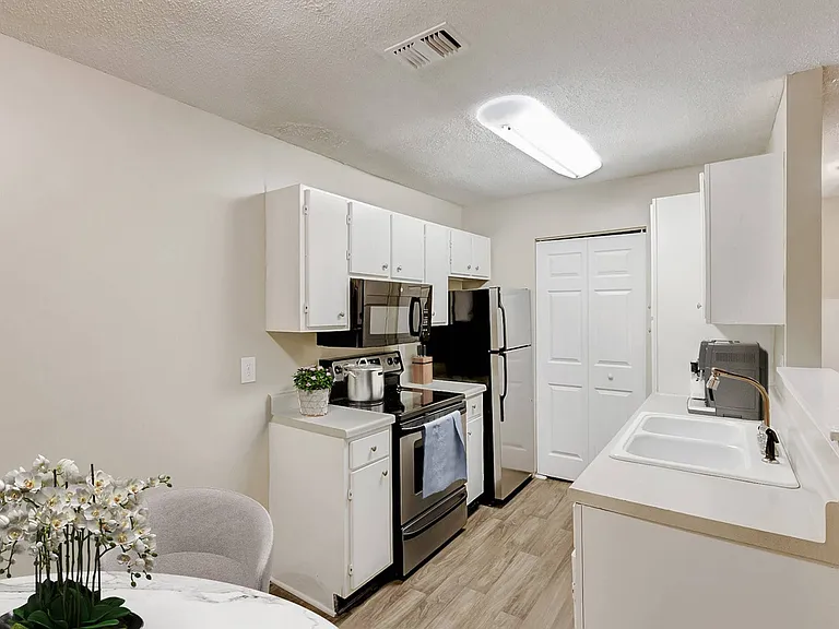 Brandemere Apartment Homes — Photo 37