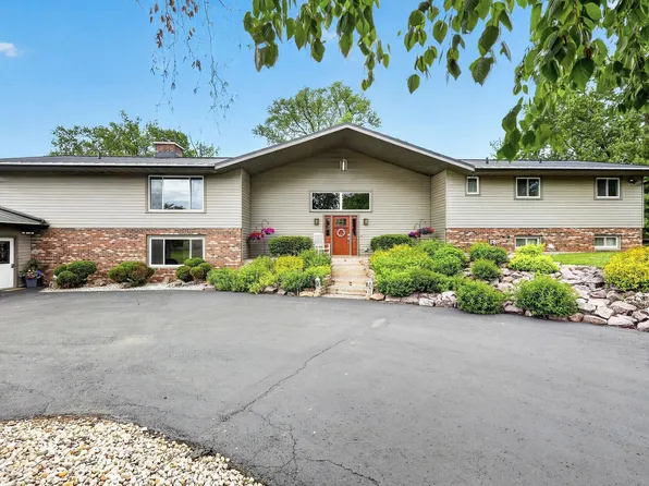 1 Horseshoe Ln, Black Earth, WI 53515