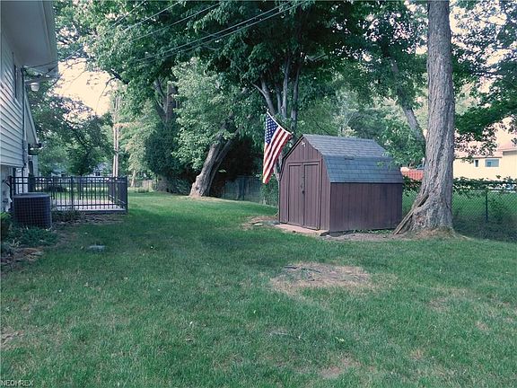 4th image of 24140 Woodmere Dr