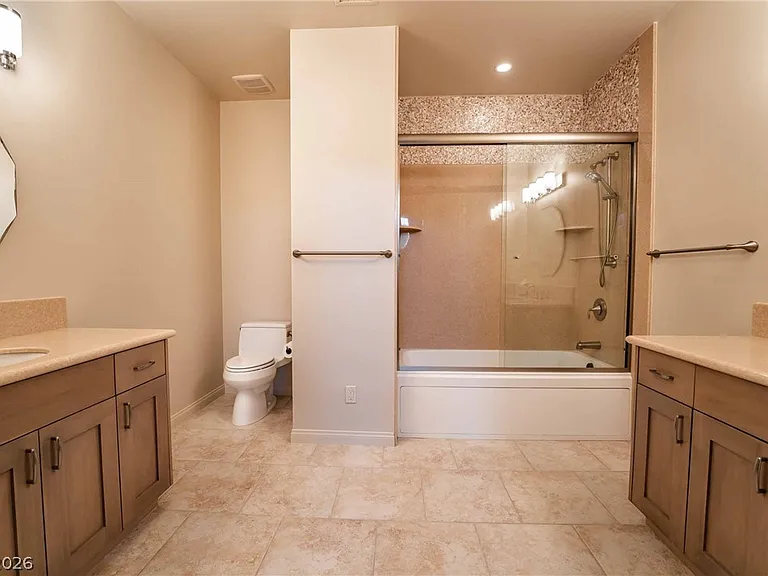 980 Vegas Valley Dr — Photo 28
